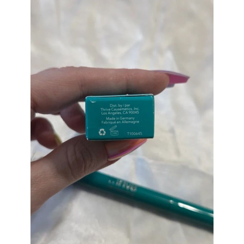 Thrive Infinity Waterproof Eyeshadow Stick - Gailon (terracotta matte) - Picture 10 of 13